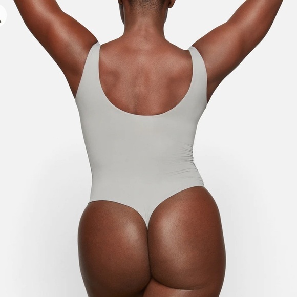 Skims FITS EVERYBODY SQUARE NECK BODYSUIT - Picture 2 of 6